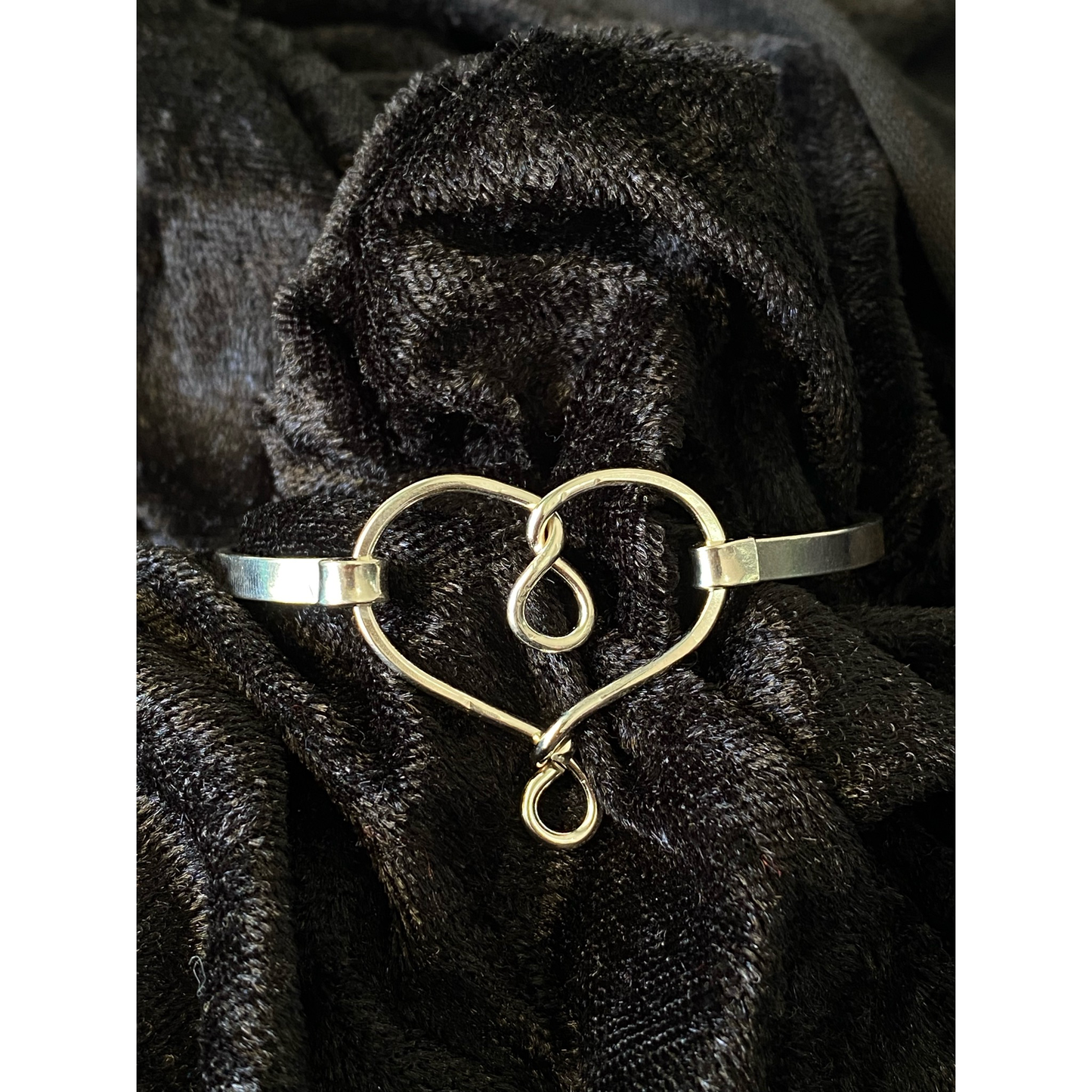 LCDVI Twisted Heart Bangle (2144)